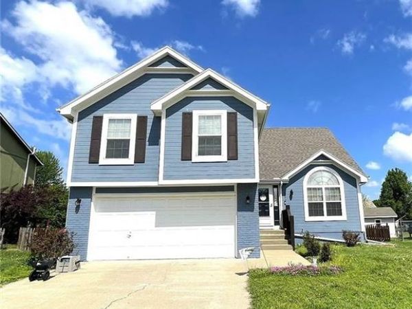 711 Shamrock Lane, Warrensburg, MO 64093