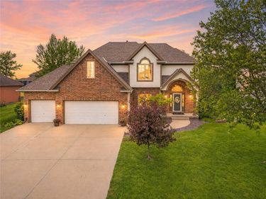 8824 N Farley Avenue, Kansas City, MO 64157
