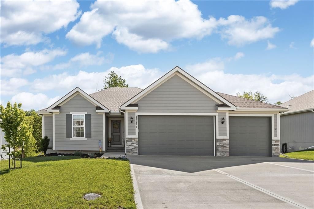 11723 N Windsor Avenue, Kansas City, MO 64157 Main Photo
