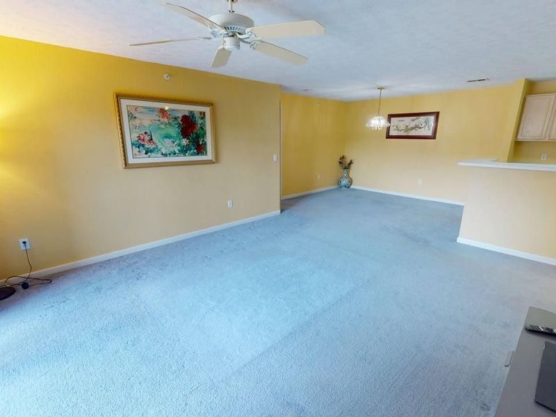 8514 Breezewood Court, Unit 205, West Chester, OH 45069 Photo 4