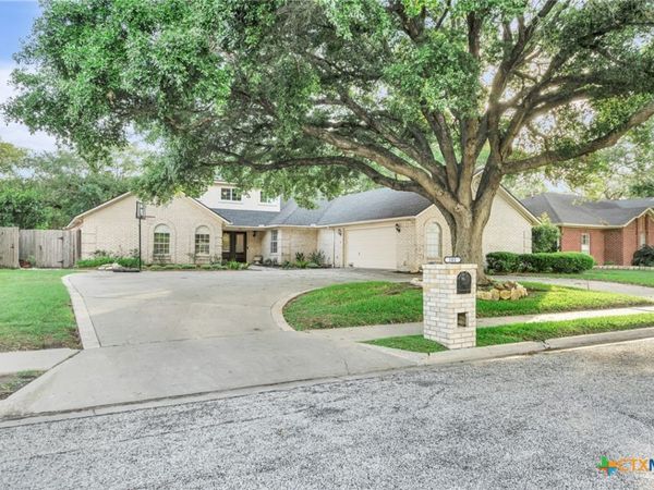 105 Tournament Drive , Victoria, TX 77904