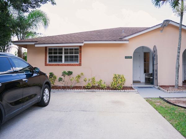 1425 Riverside Circle, Wellington, FL 33414