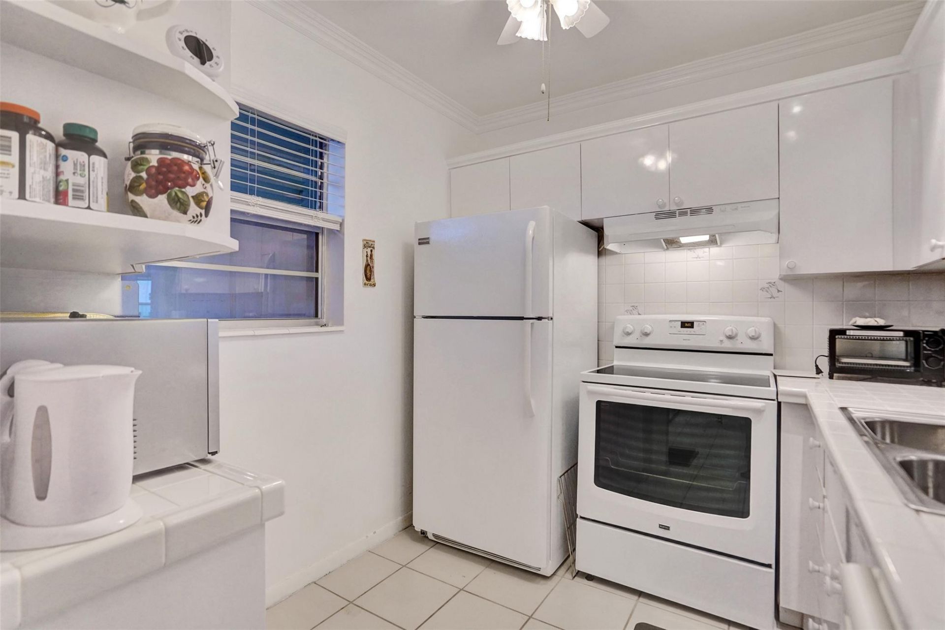 4706 NW 36th Street, Unit 409, Lauderdale Lakes, FL 33319 Photo