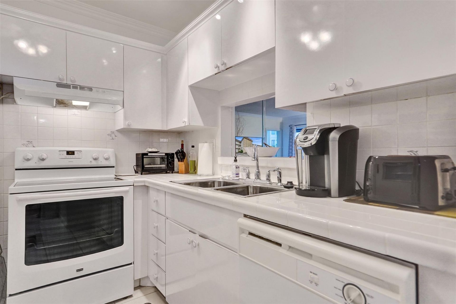 4706 NW 36th Street, Unit 409, Lauderdale Lakes, FL 33319 Photo
