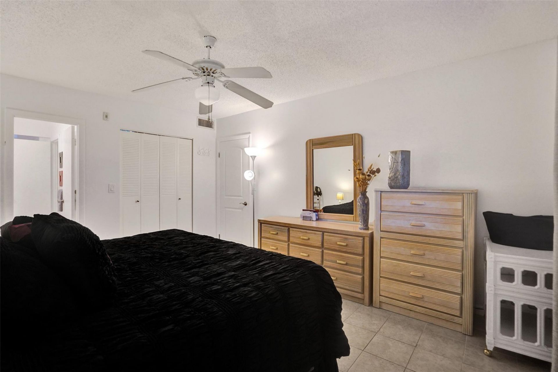 4706 NW 36th Street, Unit 409, Lauderdale Lakes, FL 33319 Photo