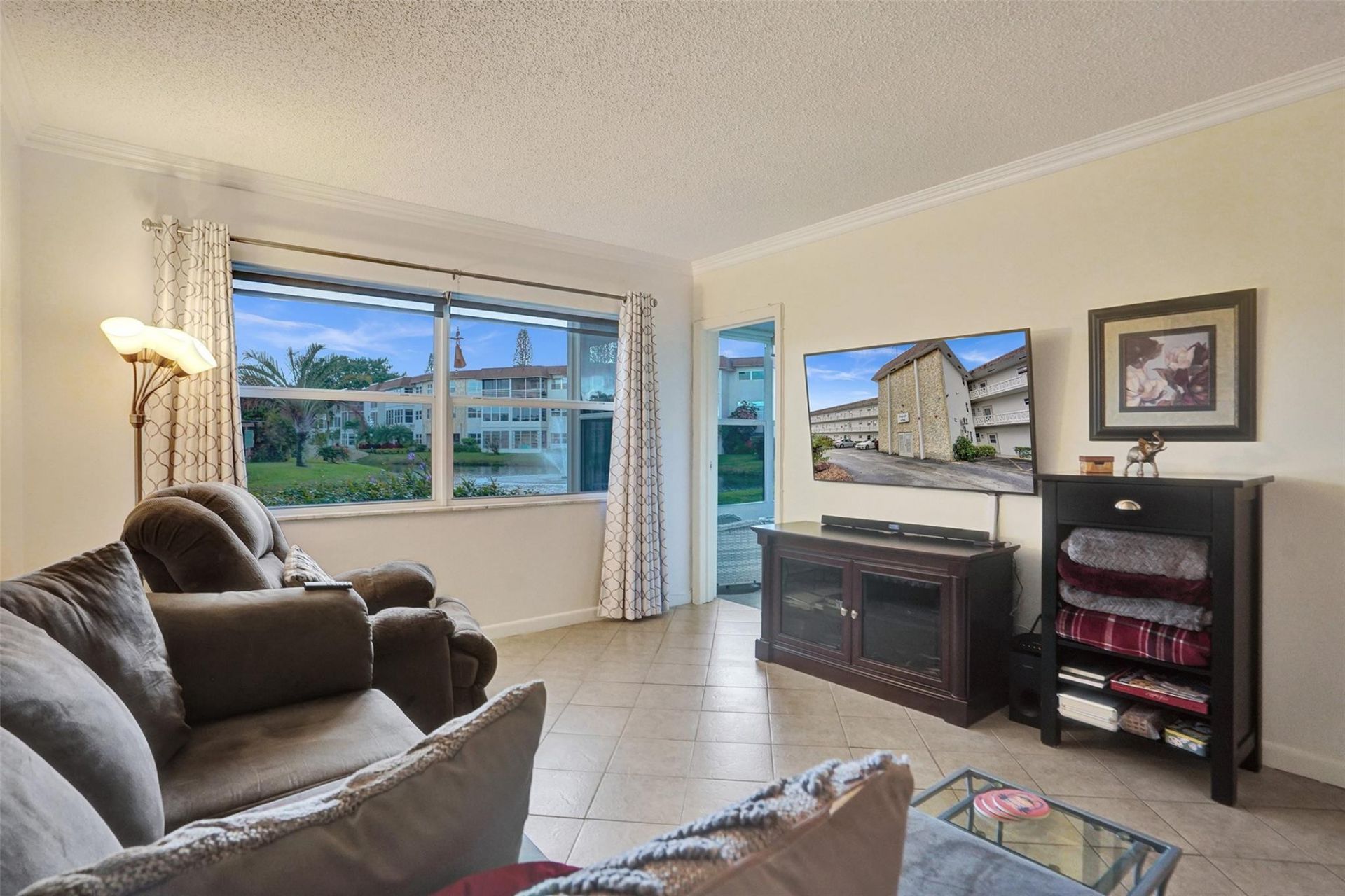 4706 NW 36th Street, Unit 409, Lauderdale Lakes, FL 33319 Photo
