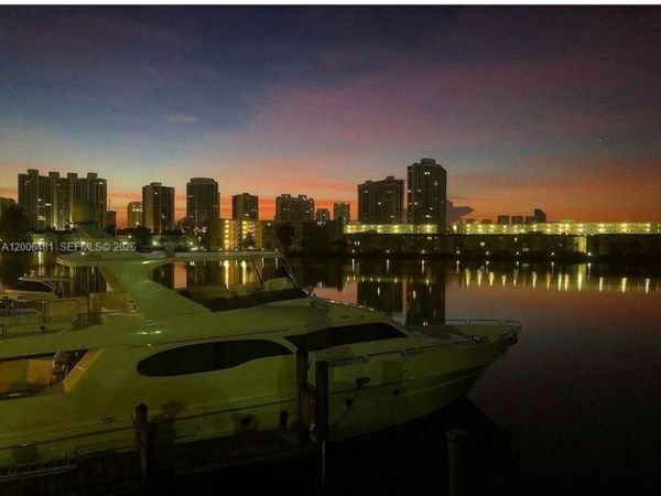 18041 Biscayne Blvd , Unit 804, Aventura, FL 33160