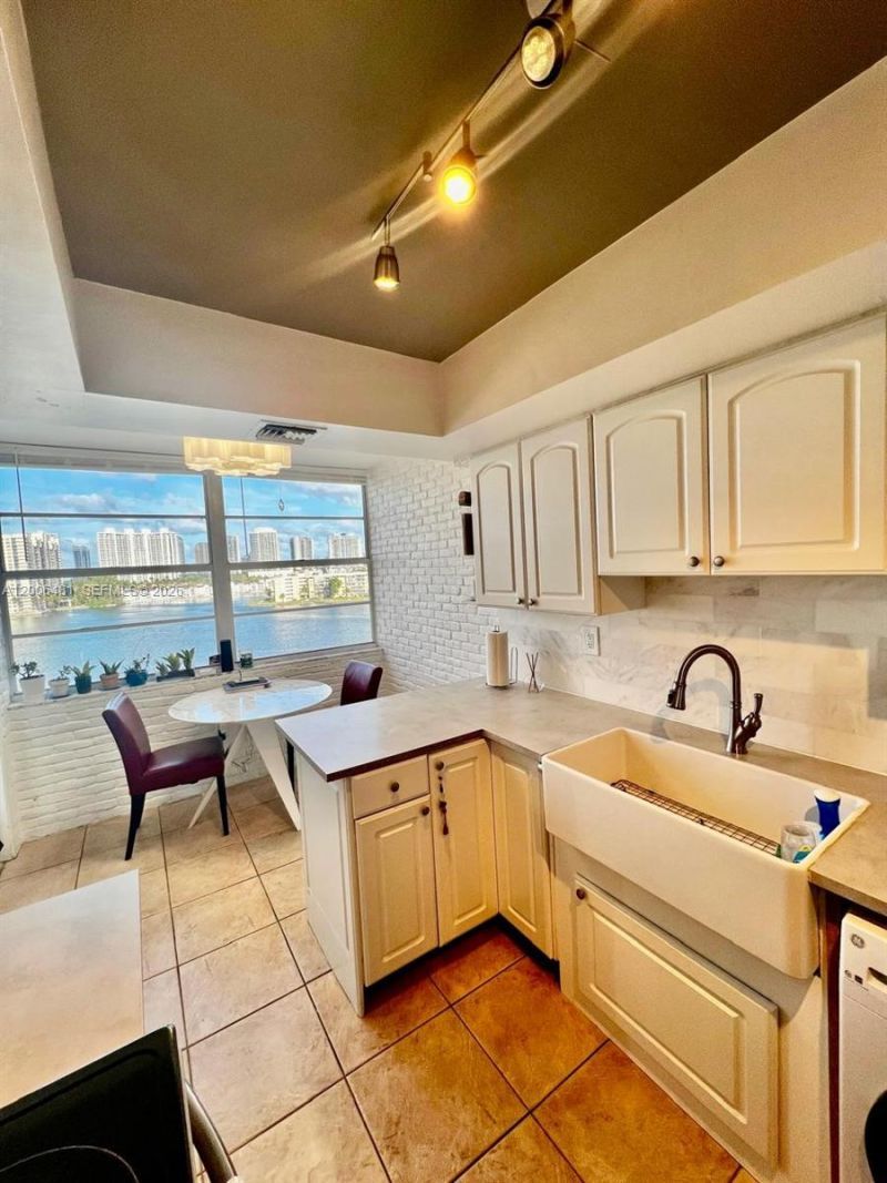 18041 Biscayne Blvd , Unit 804, Aventura, FL 33160 Photo