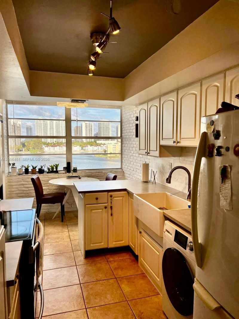 18041 Biscayne Blvd , Unit 804, Aventura, FL 33160 Photo