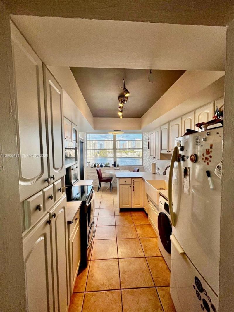 18041 Biscayne Blvd , Unit 804, Aventura, FL 33160 Photo