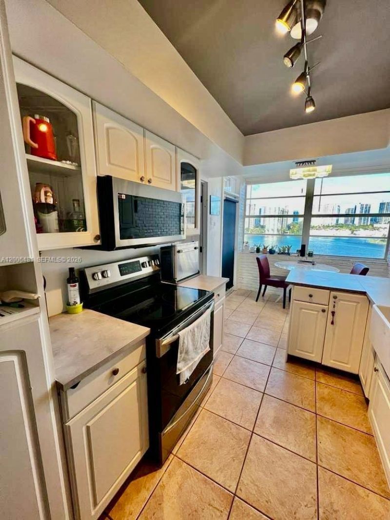 18041 Biscayne Blvd , Unit 804, Aventura, FL 33160 Photo