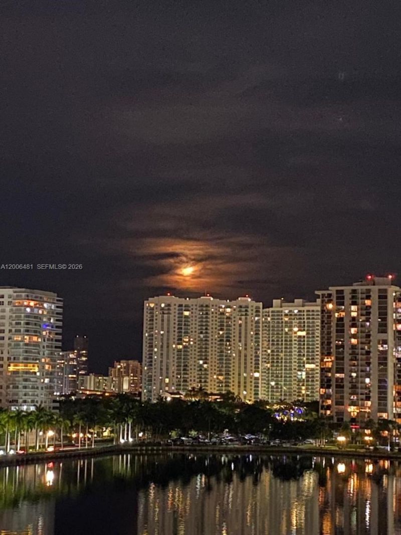 18041 Biscayne Blvd , Unit 804, Aventura, FL 33160 Photo