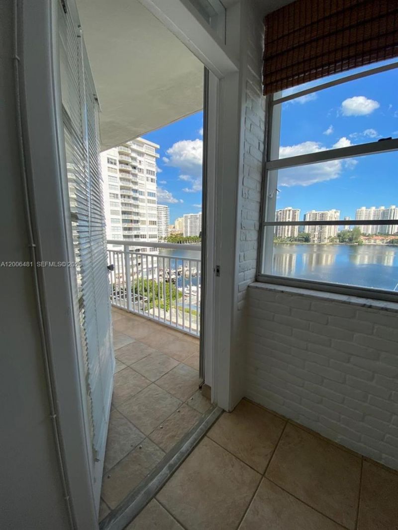 18041 Biscayne Blvd , Unit 804, Aventura, FL 33160 Photo