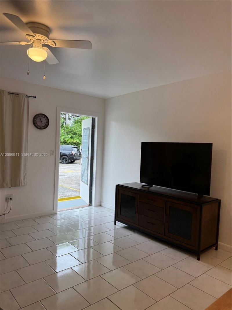 15610 NE 6th Ave , Unit 10D, Miami, FL 33162 Photo