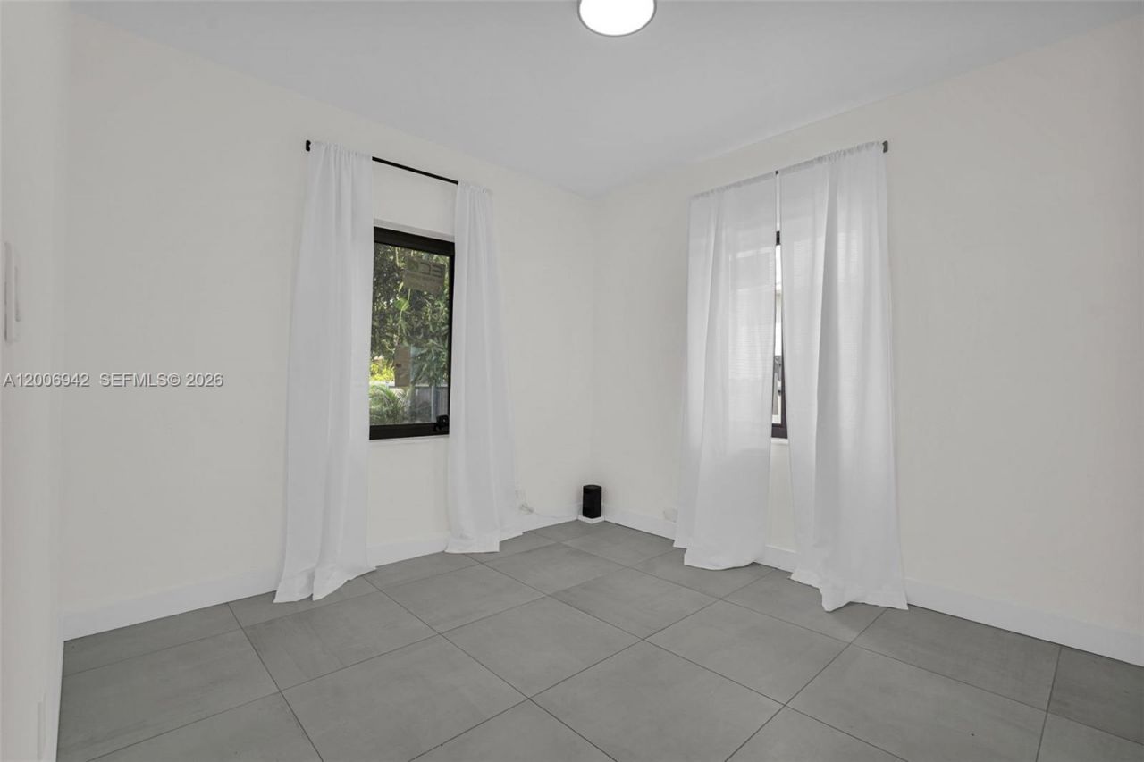 335 W 60th St, Hialeah, FL 33012 Photo