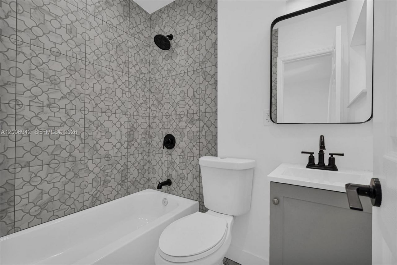 335 W 60th St, Hialeah, FL 33012 Photo