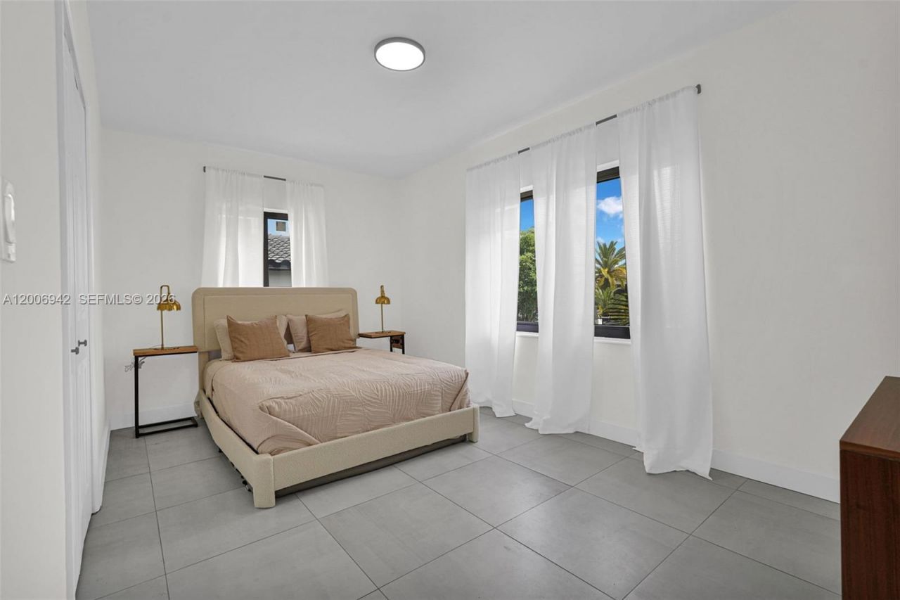 335 W 60th St, Hialeah, FL 33012 Photo