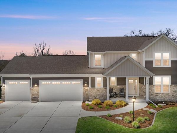 914 FoXWalk DRIVE, Waterford, WI 53185