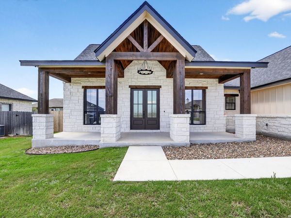 721 N Dickson, Poth, TX 78147