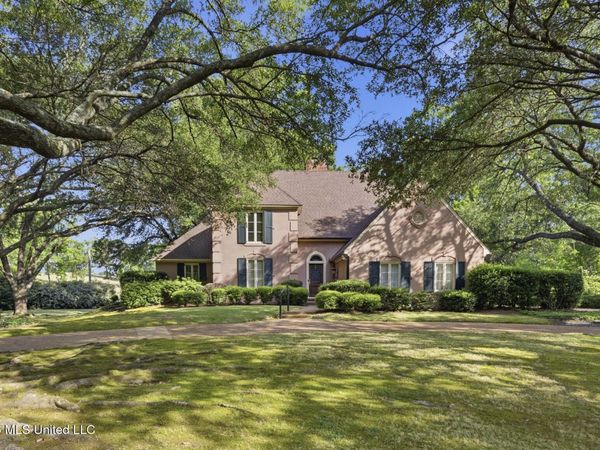 212 Saint Andrews Drive, Jackson, MS 39211