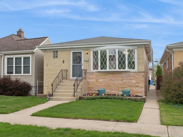 3227 N Pioneer Avenue , Chicago, IL 60634
