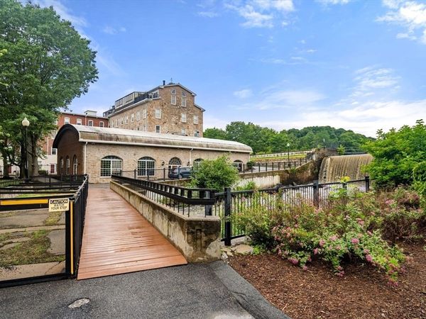 20 N Stone Mill Dr, Unit 1026, Dedham, MA 02026