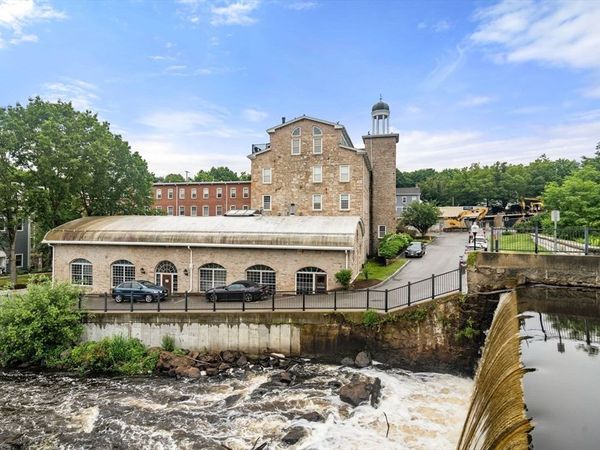 20 N Stone Mill Dr, Unit 1026, Dedham, MA 02026