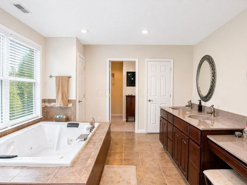 15027 King Road , Howard, OH 43028 Photo 31