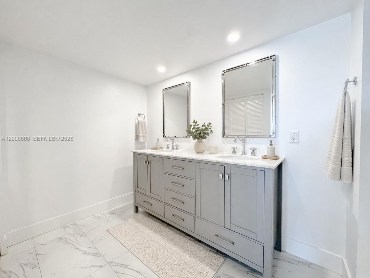 210 Sea View Dr , Unit 403, Key Biscayne, FL 33149 Photo