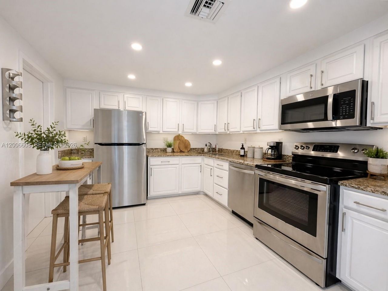 210 Sea View Dr , Unit 403, Key Biscayne, FL 33149 Photo