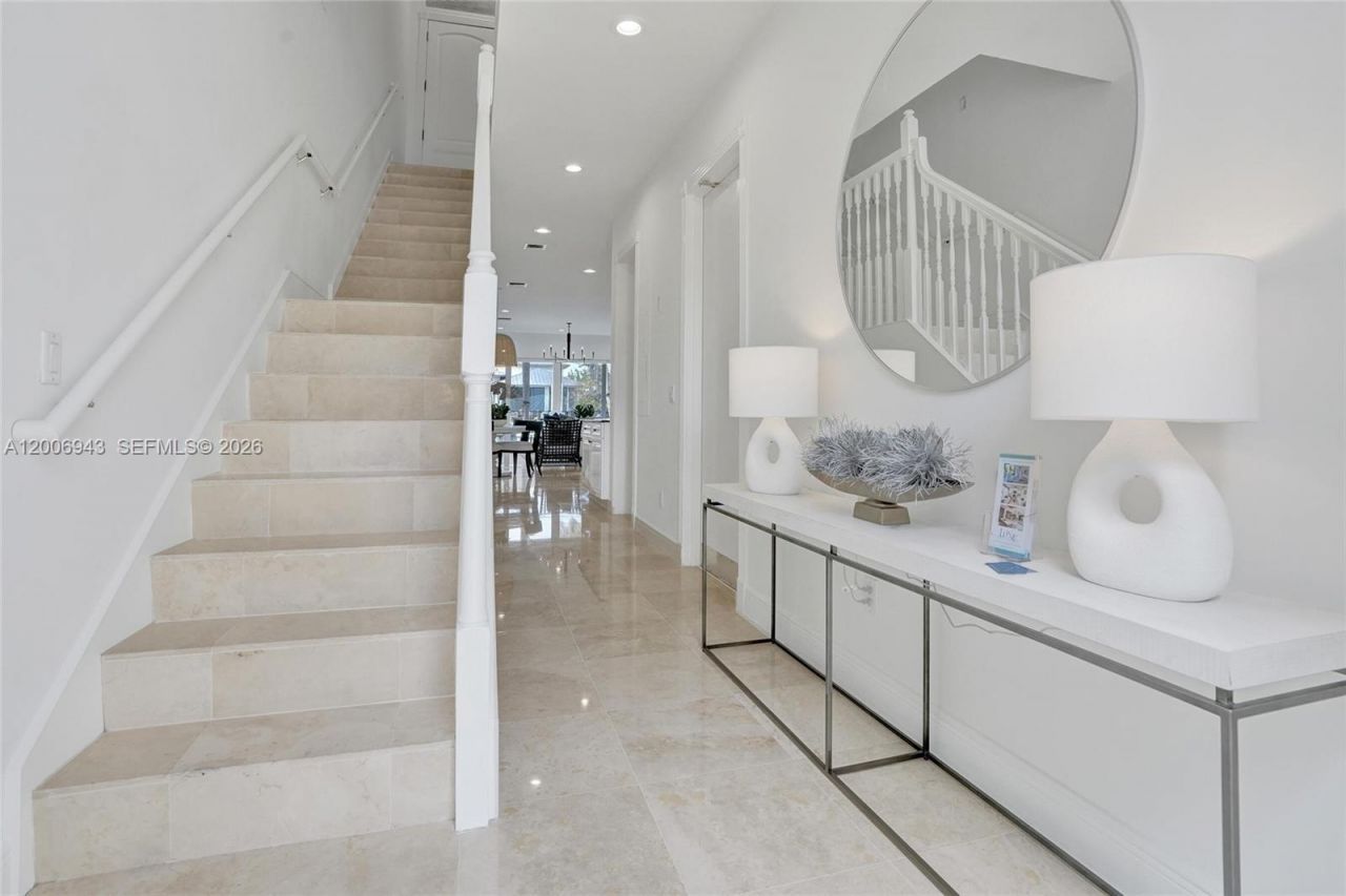 2739 NE 15th St , Fort Lauderdale, FL 33304 Photo