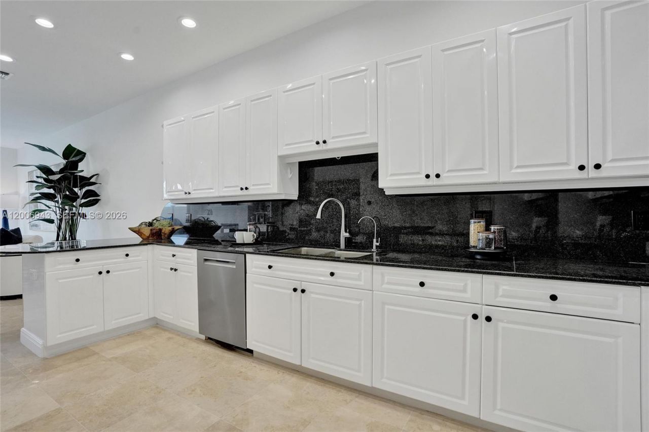 2739 NE 15th St , Fort Lauderdale, FL 33304 Photo