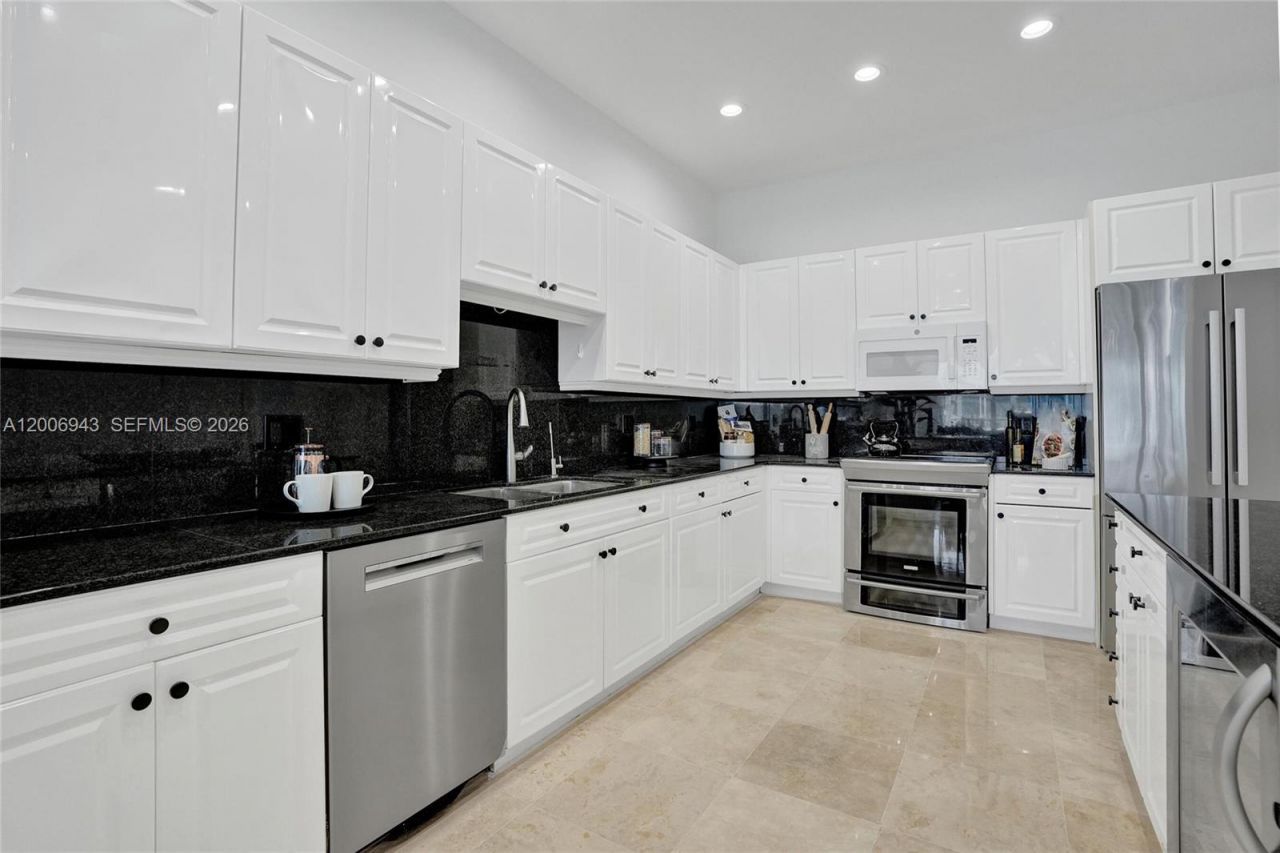 2739 NE 15th St , Fort Lauderdale, FL 33304 Photo