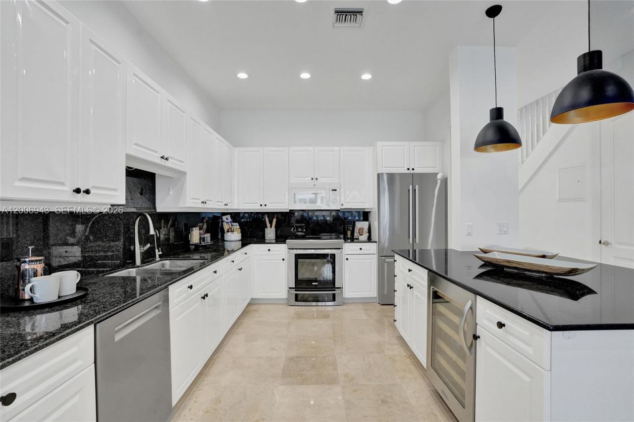 2739 NE 15th St , Fort Lauderdale, FL 33304 Photo