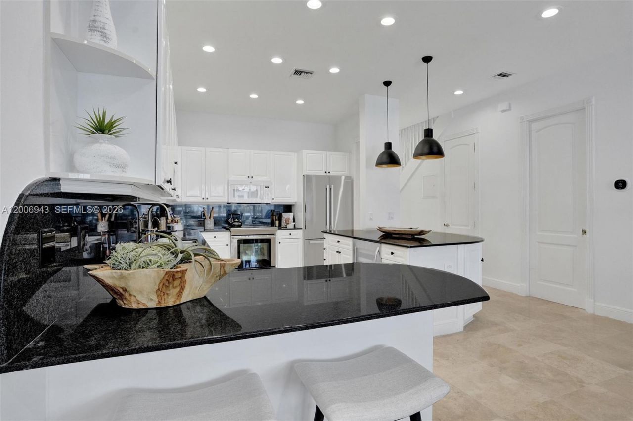 2739 NE 15th St , Fort Lauderdale, FL 33304 Photo