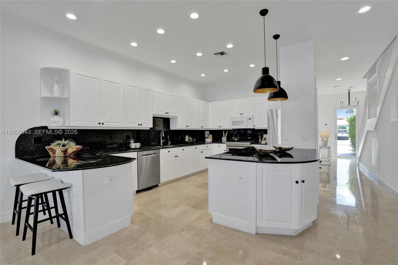 2739 NE 15th St , Fort Lauderdale, FL 33304 Photo