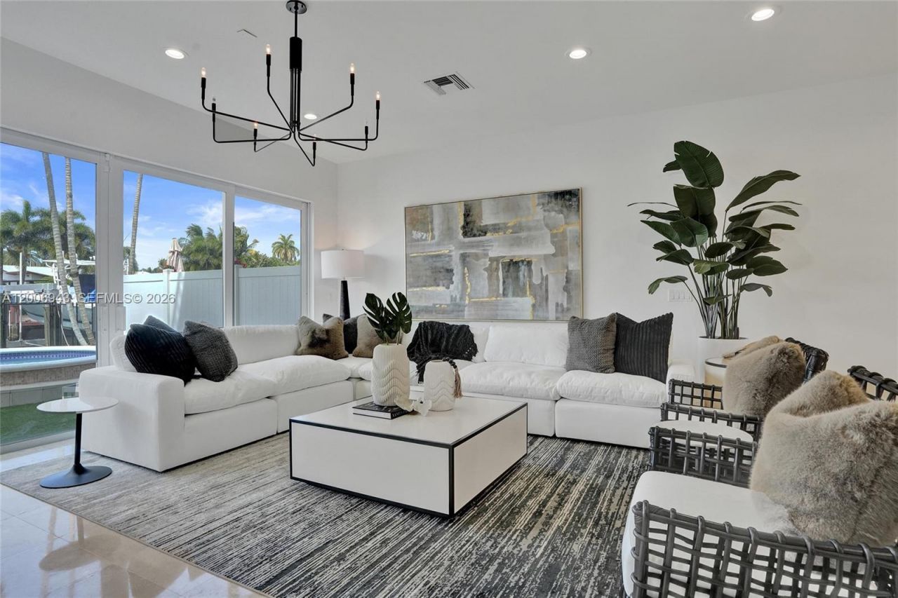 2739 NE 15th St , Fort Lauderdale, FL 33304 Photo