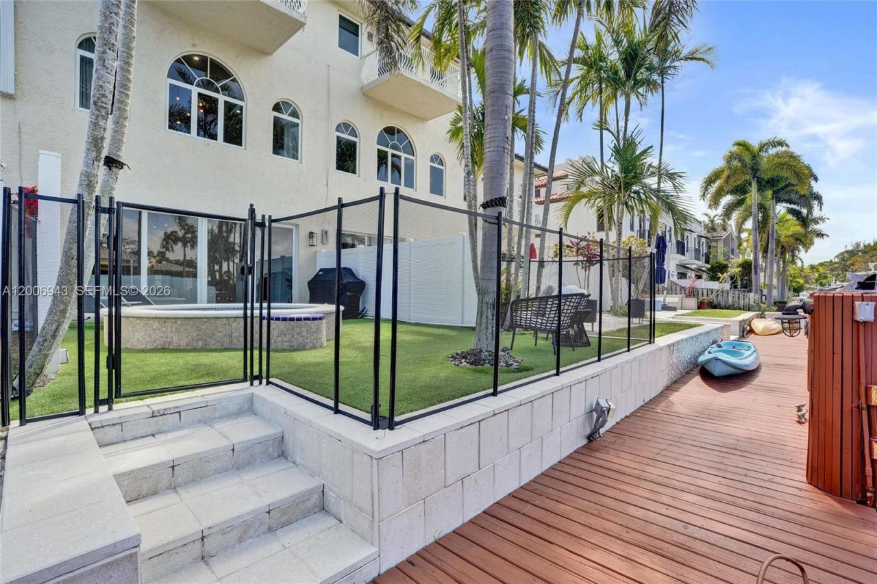 2739 NE 15th St , Fort Lauderdale, FL 33304 Photo