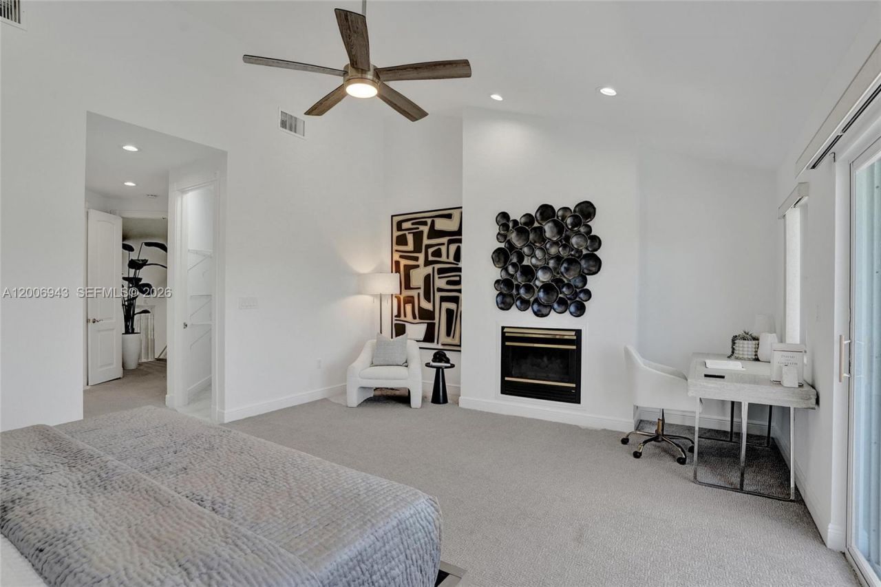 2739 NE 15th St , Fort Lauderdale, FL 33304 Photo