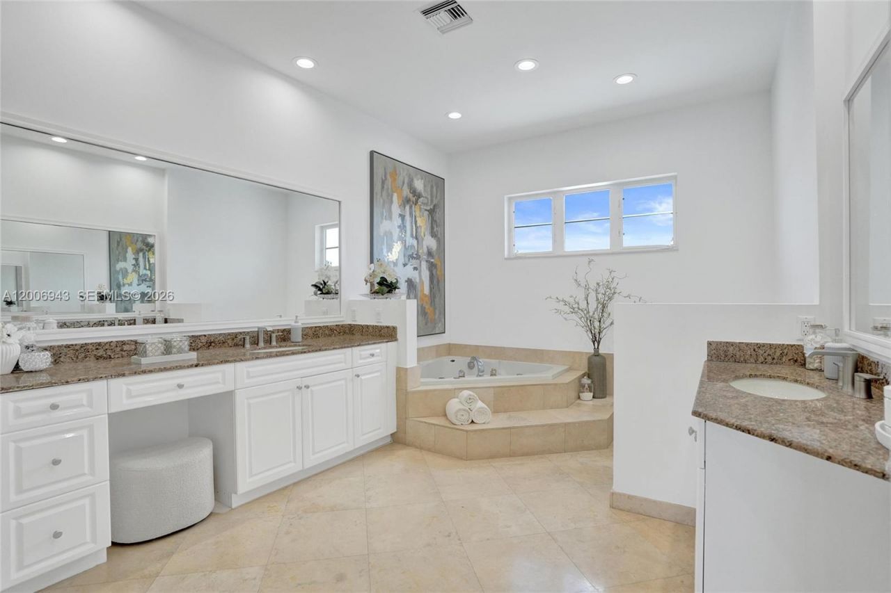 2739 NE 15th St , Fort Lauderdale, FL 33304 Photo