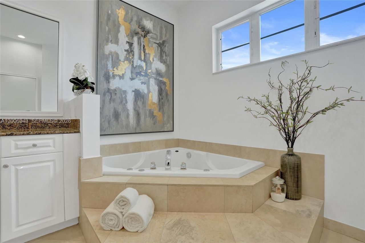 2739 NE 15th St , Fort Lauderdale, FL 33304 Photo