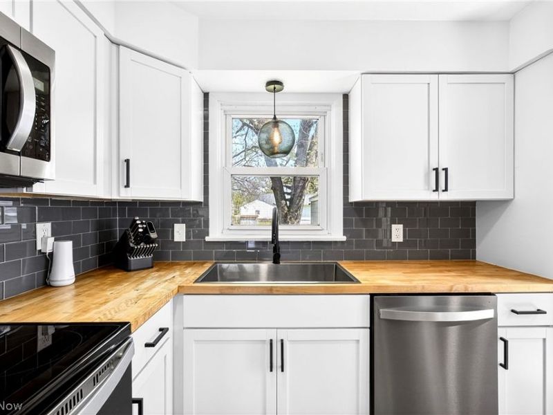 1424 Clemmens Avenue NW, Warren, OH 44485 Photo 9