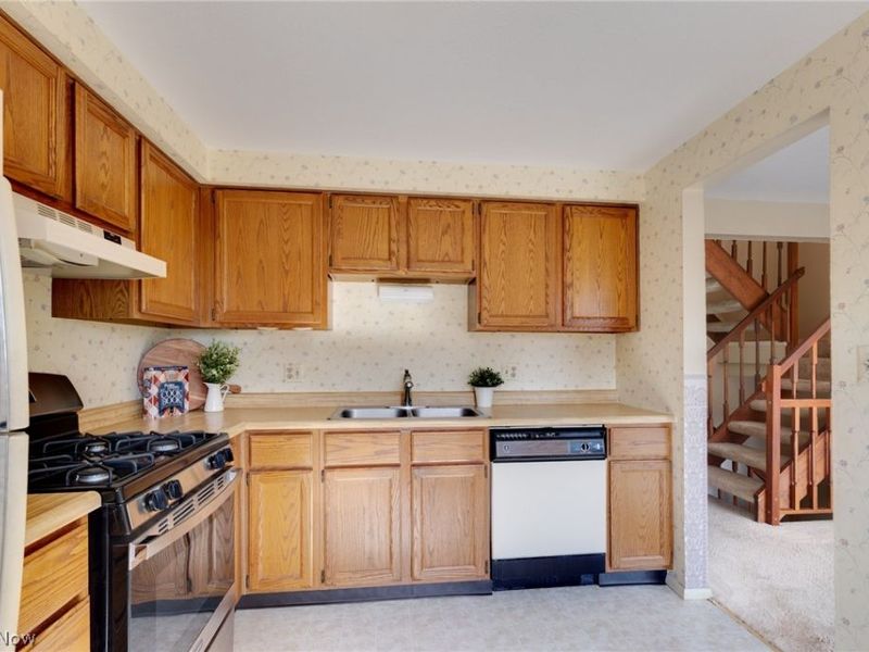 91 Quaker Ridge Drive, Akron, OH 44313 Photo 17