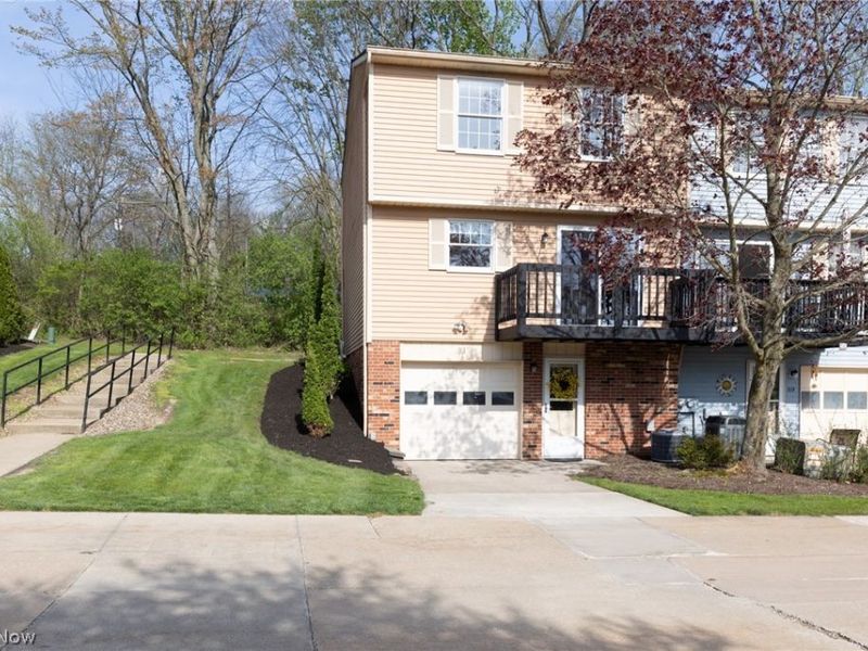 91 Quaker Ridge Drive, Akron, OH 44313 Photo 2