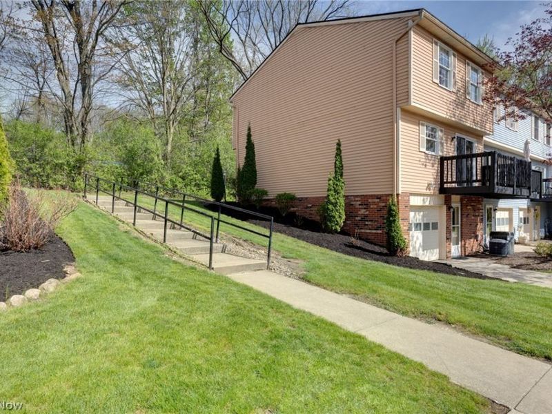 91 Quaker Ridge Drive, Akron, OH 44313 Photo 3