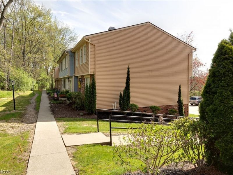 91 Quaker Ridge Drive, Akron, OH 44313 Photo 4