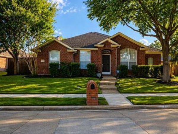 1216 Valley Oaks Drive, Lewisville, TX 75067