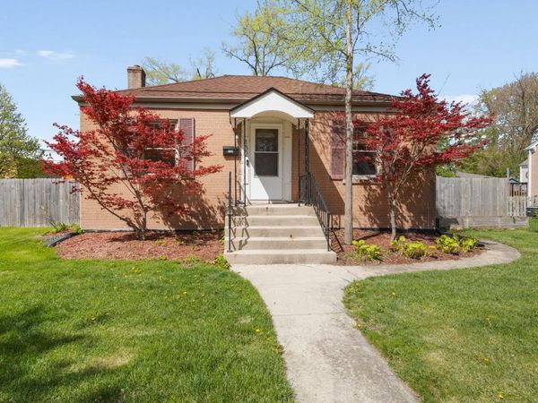 132 Hiawatha Drive , Clarendon Hills, IL 60514