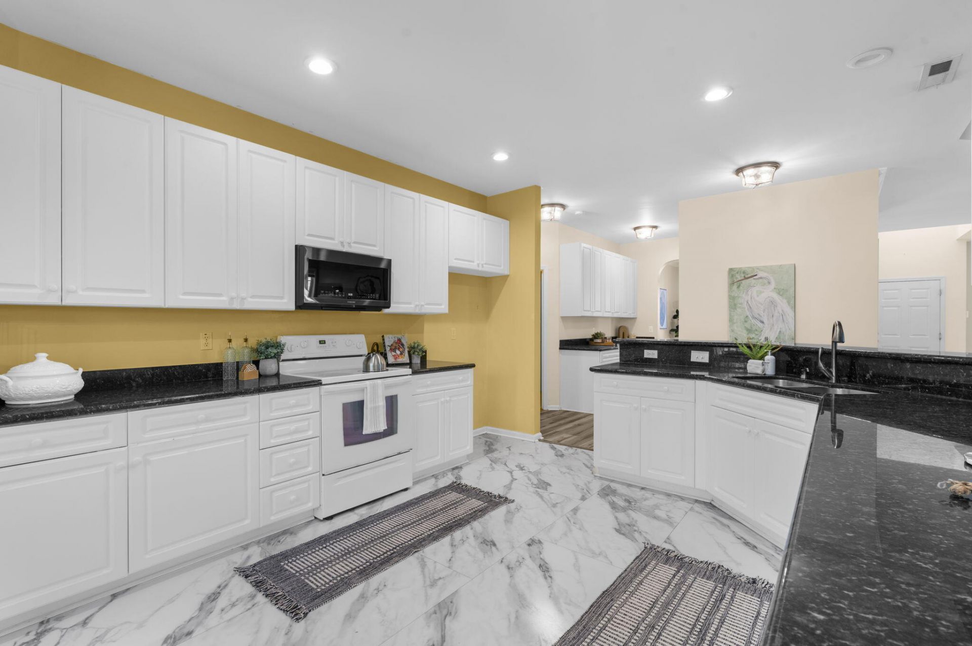 9406 Ayscough Road Photo 19