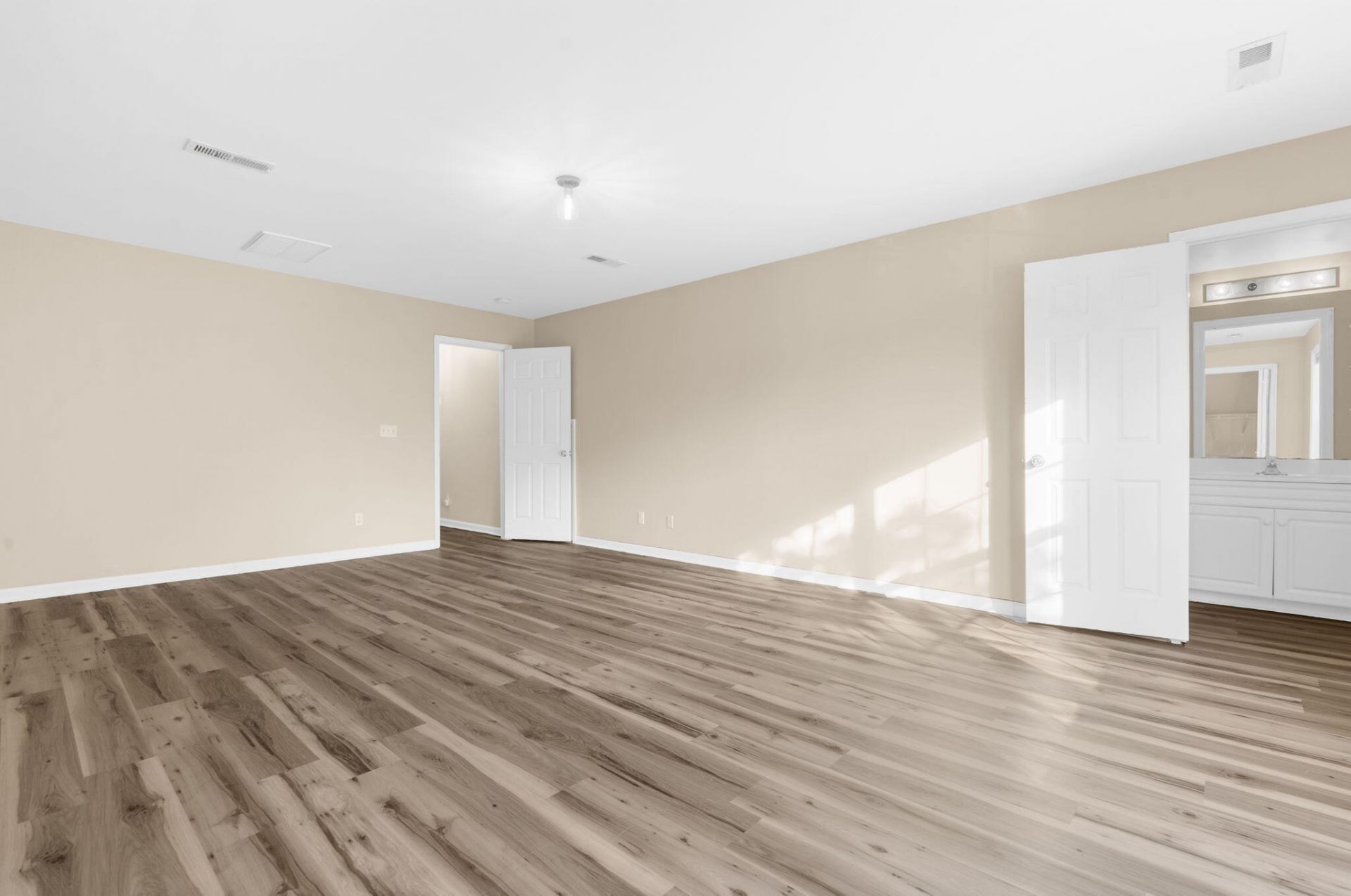 9406 Ayscough Road Photo 37
